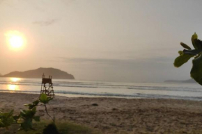 Casa pé na areia - Perequê Açu